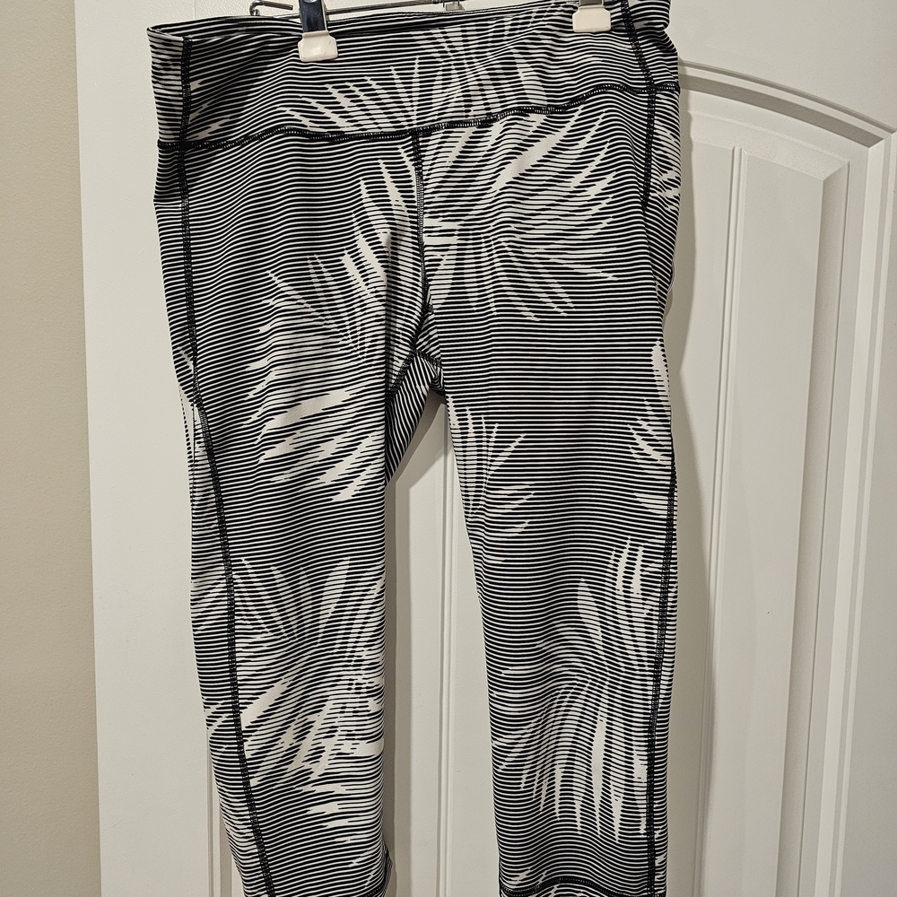 Old Navy Black and White Striped Capris
